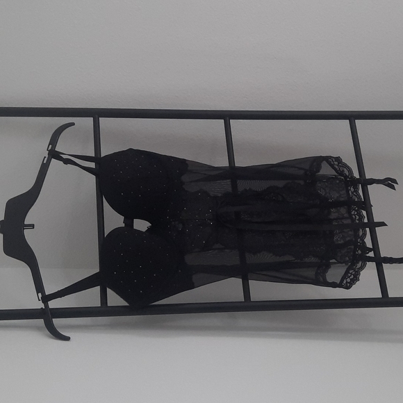 Victoria Secret - Picture 5 of 6